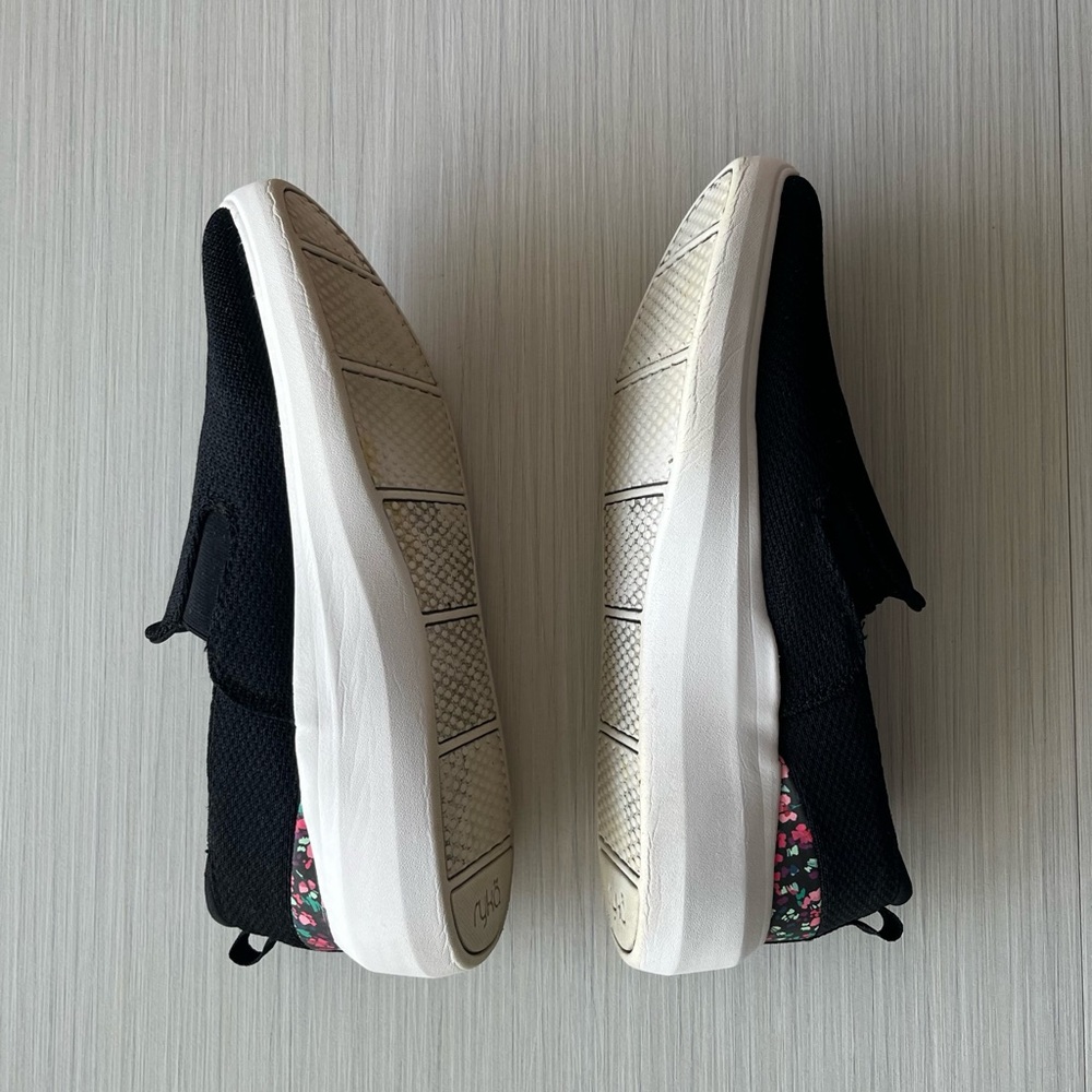 Slip ons - Picture 4 of 15